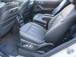 BMW X7 xDrive40i Sports Activity Vehicle 2026