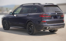 BMW X7 xDrive40i Sports Activity Vehicle 2026