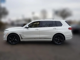 BMW X7 xDrive40i Sports Activity Vehicle 2026