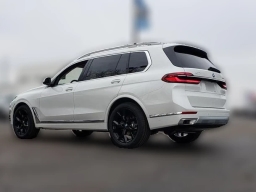 BMW X7 xDrive40i Sports Activity Vehicle 2026