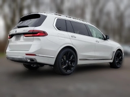 BMW X7 xDrive40i Sports Activity Vehicle 2026