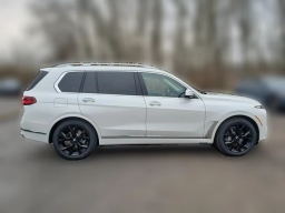 BMW X7 xDrive40i Sports Activity Vehicle 2026