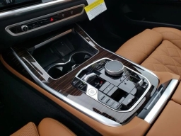 BMW X7 xDrive40i Sports Activity Vehicle 2026