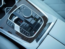 BMW X7 xDrive40i Sports Activity Vehicle 2026