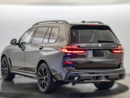 BMW X7 xDrive40i Sports Activity Vehicle 2026