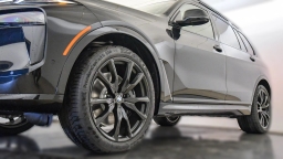 BMW X7 xDrive40i Sports Activity Vehicle 2026