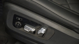 BMW X7 xDrive40i Sports Activity Vehicle 2026