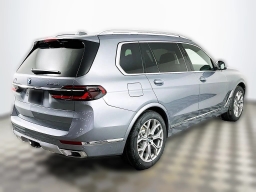 BMW X7 xDrive40i Sports Activity Vehicle 2026