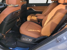 BMW X7 xDrive40i Sports Activity Vehicle 2026