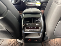 BMW X7 xDrive40i Sports Activity Vehicle 2026