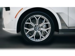 BMW X7 xDrive40i Sports Activity Vehicle 2026