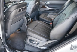 BMW X7 xDrive40i Sports Activity Vehicle 2026