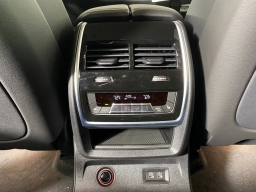 BMW X7 xDrive40i Sports Activity Vehicle 2026