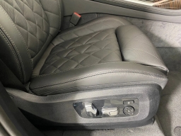 BMW X7 xDrive40i Sports Activity Vehicle 2026