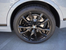 BMW X7 xDrive40i Sports Activity Vehicle 2026