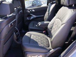 BMW X7 xDrive40i Sports Activity Vehicle 2026