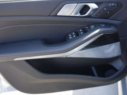 BMW X7 xDrive40i Sports Activity Vehicle 2026