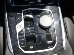 BMW X7 xDrive40i Sports Activity Vehicle 2026