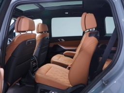 BMW X7 xDrive40i Sports Activity Vehicle 2026