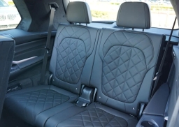 BMW X7 xDrive40i Sports Activity Vehicle 2026