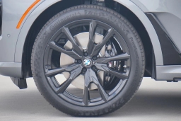 BMW X7 xDrive40i Sports Activity Vehicle 2026