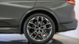 BMW X7 xDrive40i Sports Activity Vehicle 2026