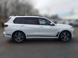 BMW X7 xDrive40i Sports Activity Vehicle 2026