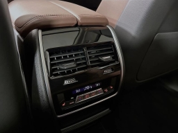 BMW X7 xDrive40i Sports Activity Vehicle 2026