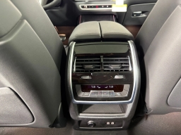 BMW X7 xDrive40i Sports Activity Vehicle 2026