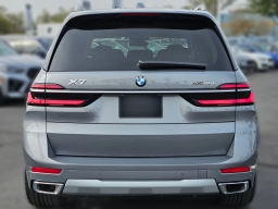 BMW X7 xDrive40i Sports Activity Vehicle 2026