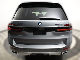 BMW X7 xDrive40i Sports Activity Vehicle 2026
