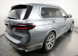 BMW X7 xDrive40i Sports Activity Vehicle 2026
