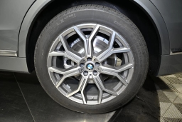 BMW X7 xDrive40i Sports Activity Vehicle 2026