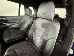 BMW X7 xDrive40i Sports Activity Vehicle 2026