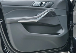 BMW X7 xDrive40i Sports Activity Vehicle 2026