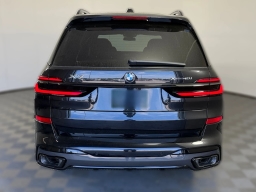 BMW X7 xDrive40i Sports Activity Vehicle 2026