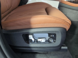 BMW X7 M60i Sports Activity Vehicle 2026