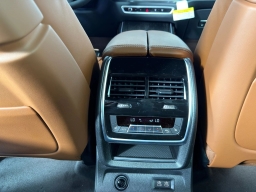 BMW X7 M60i Sports Activity Vehicle 2026