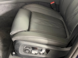 BMW X7 M60i Sports Activity Vehicle 2026