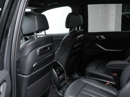 BMW X7 M60i Sports Activity Vehicle 2026