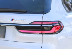 BMW X7 M60i Sports Activity Vehicle 2025