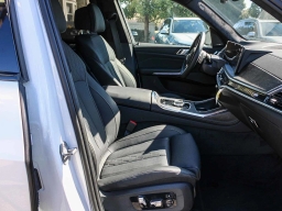 BMW X7 M60i Sports Activity Vehicle 2025