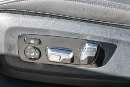 BMW X7 M60i Sports Activity Vehicle 2025