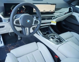 BMW X7 M60i Sports Activity Vehicle 2026