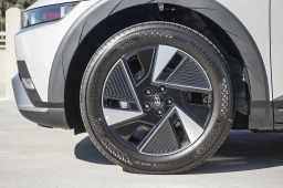 Hyundai IONIQ 5 SE Standard Range RWD 2026