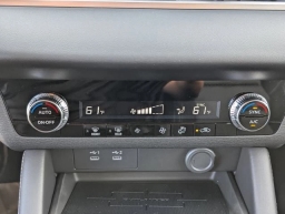 Mitsubishi Outlander ES FWD 2025