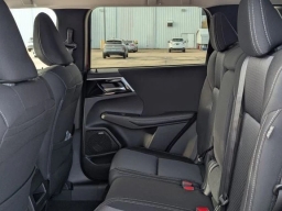 Mitsubishi Outlander ES FWD 2025