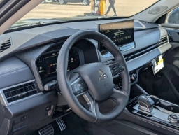 Mitsubishi Outlander SEL FWD 2025