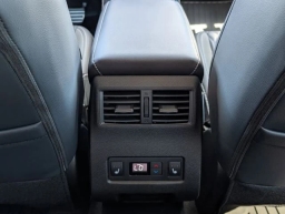 Mitsubishi Outlander SEL FWD 2025