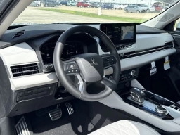 Mitsubishi Outlander SEL FWD 2025